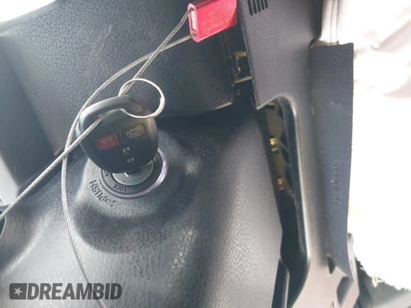 ✅ 2014 Toyota Highlander LE • VIN: 5TDBKRFH5ES053351 • Lot: 42302157. Listed on IAAI with 155,593 mi. Free auction sales archive from the USA and detailed vehicle history report at DreamBid. Image 11.