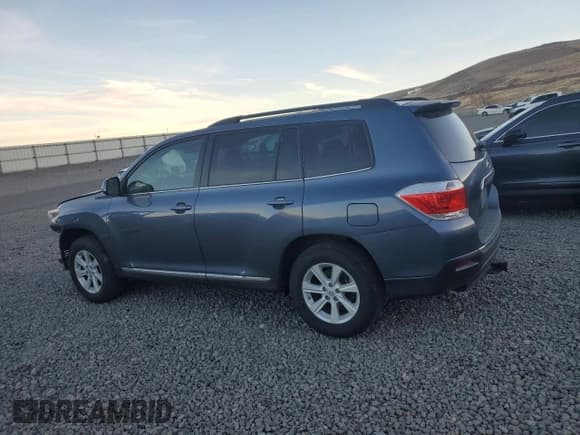 ✅ 2013 Toyota Highlander Plus • VIN: 5TDBK3EH3DS233960 • Lot: 91637425. Listed on Copart with 121,025 mi. Free auction sales archive from the USA and detailed vehicle history report at DreamBid. Image 2.