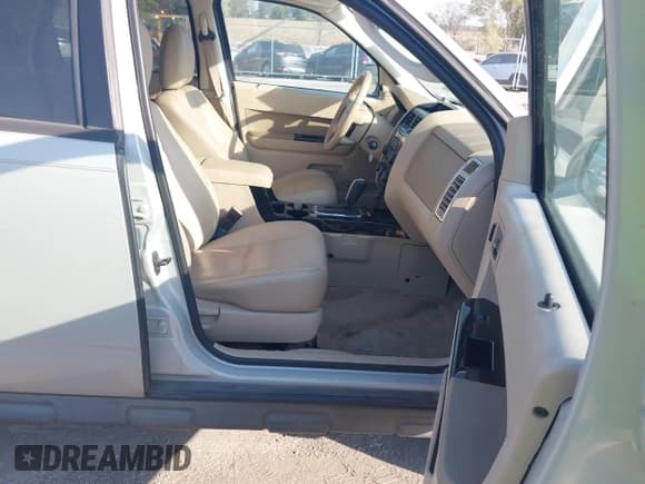 ✅ 2009 Ford Escape Limited • VIN: 1FMCU94G99KB00902 • Lot: 43276960. Wystawiony na IAAI z przebiegiem 138 567 mil. Bezpłatny archiwum sprzedaży aukcyjnych z USA i szczegółowy raport historii pojazdu na DreamBid. Zdjęcie 5.