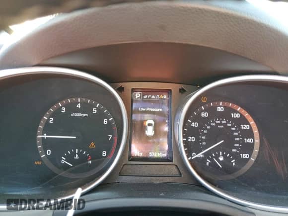 ✅ 2017 Hyundai Santa Fe Ultimate • VIN: 5XYZWDLA8HG435033 • Lot: 36874913. Wystawiony na Copart z przebiegiem 57 214 mil mil. Skorzystaj z bezpłatnego archiwum sprzedaży aukcyjnych z USA i zobacz szczegółowy raport historii pojazdu na DreamBid. Zdjęcie 9.