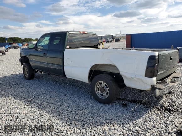 ✅ 2003 Chevrolet Silverado 2500HD LS • VIN: 1GCHK29U03E274062 • Lot: 82757165. Wystawiony na Copart z przebiegiem 329 319 mil. Bezpłatny archiwum sprzedaży aukcyjnych z USA i szczegółowy raport historii pojazdu na DreamBid. Zdjęcie 2.