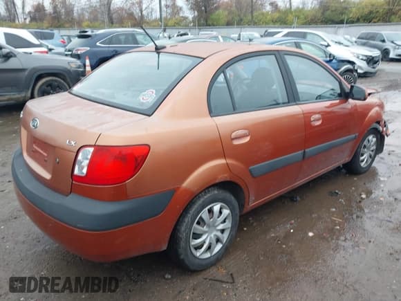 ✅ 2009 Kia Rio LX • VIN: KNADE223596580617 • Lot: 43727560. Wystawiony na IAAI z przebiegiem 243 386 mil. Bezpłatny archiwum sprzedaży aukcyjnych z USA i szczegółowy raport historii pojazdu na DreamBid. Zdjęcie 4.