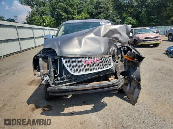 ✅ 2011 GMC Yukon SLT • VIN: 1GKS1CE04BR283036 • Lot: 81108005. Wystawiony na Copart z przebiegiem 167 378 mil. Bezpłatny archiwum sprzedaży aukcyjnych z USA i szczegółowy raport historii pojazdu na DreamBid. Zdjęcie 5.