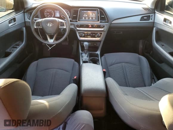 ✅ 2019 Hyundai Sonata SE • VIN: 5NPE24AF2KH739869 • Лот: 82203985. Опубликован ранее на Copart с пробегом 81 228 миль. Бесплатный доступ к архиву аукционных продаж из США и подробный отчёт об истории автомобиля на DreamBid. Изображение 8.