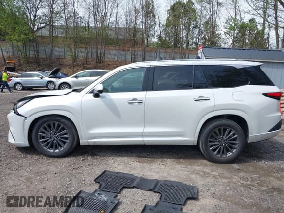 ✅ 2024 Lexus TX 350 • VIN: 5TDAAAB60RS008022 • Lot: 42177080. Listed on IAAI with 30,490 mi. Free auction sales archive from the USA and detailed vehicle history report at DreamBid. Image 15.