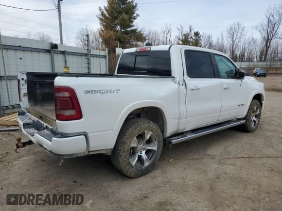 ✅ 2022 Ram 1500 Laramie • VIN: 1C6SRFJM2NN240395 • Лот: 50990235. Опубликован ранее на Copart с пробегом 61 581 миль. Бесплатный доступ к архиву аукционных продаж из США и подробный отчёт об истории автомобиля на DreamBid. Изображение 3.