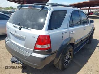 ✅ 2005 Kia Sorento LX • VIN: KNDJD733255389287 • Lot: 43258935. Wystawiony na IAAI z przebiegiem 154 942 mil. Bezpłatny archiwum sprzedaży aukcyjnych z USA i szczegółowy raport historii pojazdu na DreamBid. Zdjęcie 4.