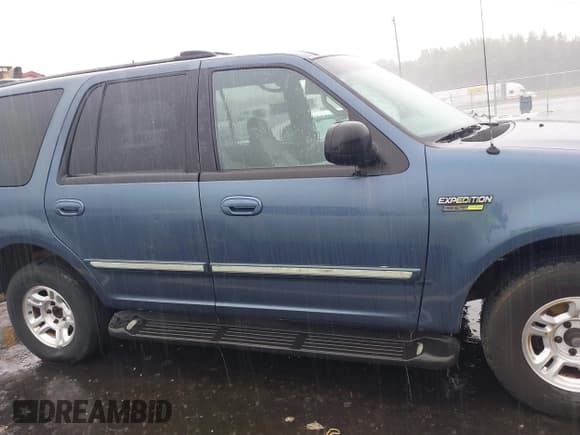 ✅ 1999 Ford Expedition XLT • VIN: 1FMRU176XXLB67207 • Lot: 42922951. Listed on IAAI with Not provided. Free auction sales archive from the USA and detailed vehicle history report at DreamBid. Image 13.