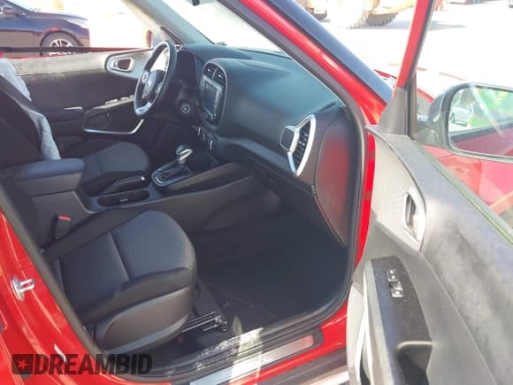 ✅ 2021 Kia Soul S • VIN: KNDJ23AU5M7136932 • Lot: 39313521. Wystawiony na IAAI z przebiegiem 21 439 mil. Bezpłatny archiwum sprzedaży aukcyjnych z USA i szczegółowy raport historii pojazdu na DreamBid. Zdjęcie 5.