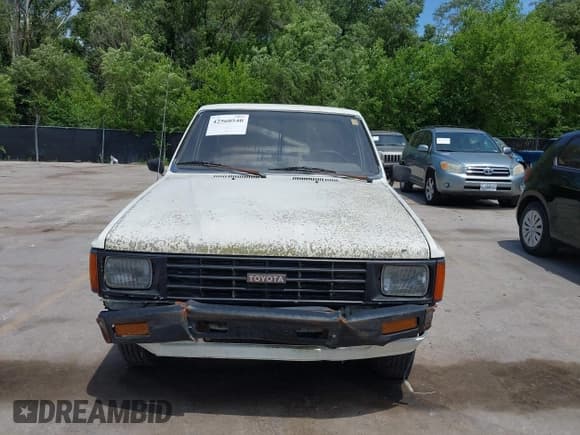 ✅ 1986 Toyota Pickup • VIN: JT4RN55R8G0177256 • Лот: 42560540. Опубликован ранее на IAAI с пробегом 304 700 миль. Бесплатный доступ к архиву аукционных продаж из США и подробный отчёт об истории автомобиля на DreamBid. Изображение 6.