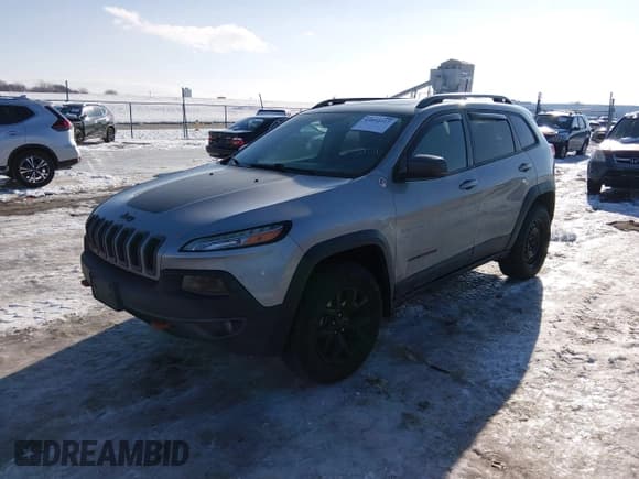 ✅ 2016 Jeep Cherokee Trailhawk • VIN: 1C4PJMBS7GW146632 • Lot: 43852317. Listed on IAAI with 96,866 mi. Free auction sales archive from the USA and detailed vehicle history report at DreamBid. Image 2.