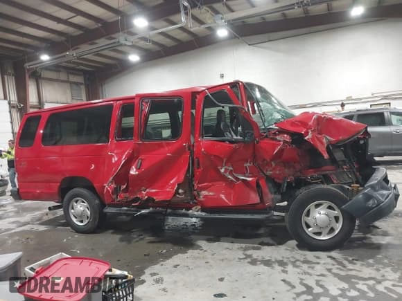 ✅ 2014 Ford Econoline Passenger XL • VIN: 1FBSS3BL4EDA36080 • Lot: 41566896. Wystawiony na IAAI z przebiegiem 113 319 mil. Bezpłatny archiwum sprzedaży aukcyjnych z USA i szczegółowy raport historii pojazdu na DreamBid. Zdjęcie 14.