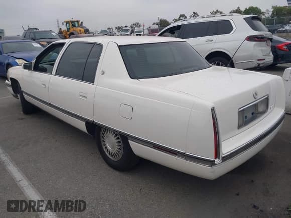 ✅ 1994 Cadillac DeVille • VIN: 1G6KD52B5RU258239 • Lot: 42443870. Wystawiony na IAAI z przebiegiem 142 573 mil. Bezpłatny archiwum sprzedaży aukcyjnych z USA i szczegółowy raport historii pojazdu na DreamBid. Zdjęcie 3.