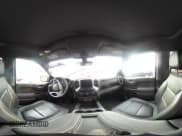 ✅ 2020 Chevrolet Silverado 1500 RST • VIN: 1GCUYEEL0LZ284112 • Lot: 43647673. Wystawiony na IAAI z przebiegiem 64 977 mil. Bezpłatny archiwum sprzedaży aukcyjnych z USA i szczegółowy raport historii pojazdu na DreamBid. Zdjęcie 18.