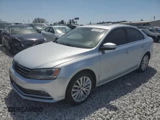 ✅ 2015 Volkswagen Jetta SE • VIN: 3VWD07AJ4FM229656 • Лот: 49211565. Опубликован ранее на Copart с пробегом 96 173 миль. Бесплатный доступ к архиву аукционных продаж из США и подробный отчёт об истории автомобиля на DreamBid. Изображение 1.