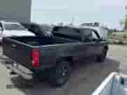 2004 Chevrolet Silverado 1500 z VIN 1GCEK19T74E305457, wystawiony jako Copart lot #59048185 z przebiegiem 261 976 mil mil oraz Czysty tytuł • Clean title. Historia ofert i sprzedaży dostępna na DreamBid. Obrazek 4.