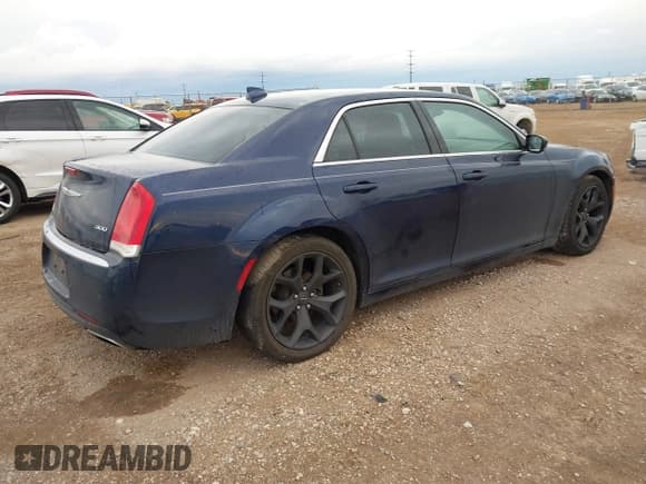 ✅ 2017 Chrysler 300 Limited • VIN: 2C3CCAAG6HH552958 • Lot: 43709742. Listed on IAAI with 126,763 mi. Free auction sales archive from the USA and detailed vehicle history report at DreamBid. Image 4.