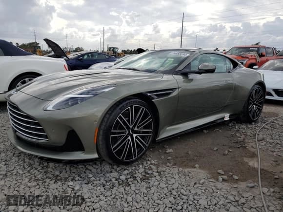✅ 2025 Aston Martin DB12 • VIN: SCFRMFFW4SGL15065 • Lot: 74953394. Wystawiony na Copart z przebiegiem Nie podano. Bezpłatny archiwum sprzedaży aukcyjnych z USA i szczegółowy raport historii pojazdu na DreamBid. Zdjęcie 1.