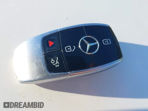 ✅ 2017 Mercedes-Benz E 300 Luxury • VIN: WDDZF4KB6HA115340 • Lot: 43318306. Listed on IAAI with 113,695 mi. Free auction sales archive from the USA and detailed vehicle history report at DreamBid. Image 11.