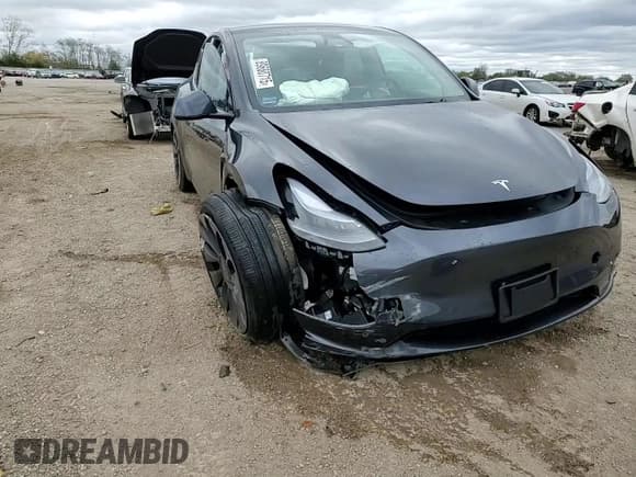 ✅ 2025 Tesla Model Y Performance • VIN: 7SAYGDEF9SA359774 • Lot: 89680715. Wystawiony na Copart z przebiegiem 11 008 mil. Bezpłatny archiwum sprzedaży aukcyjnych z USA i szczegółowy raport historii pojazdu na DreamBid. Zdjęcie 13.