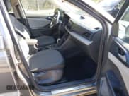 ✅ 2024 Volkswagen Taos SE • VIN: 3VVUX7B23RM114056 • Lot: 43376781. Wystawiony na IAAI z przebiegiem 5 261 mil. Bezpłatny archiwum sprzedaży aukcyjnych z USA i szczegółowy raport historii pojazdu na DreamBid. Zdjęcie 5.