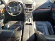 ✅ 2010 Lincoln MKT • VIN: 2LMHJ5AR3ABJ12558 • Lot: 87272615. Wystawiony na Copart z przebiegiem 145 815 mil. Bezpłatny archiwum sprzedaży aukcyjnych z USA i szczegółowy raport historii pojazdu na DreamBid. Zdjęcie 8.