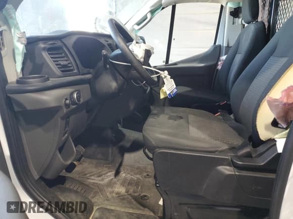 ✅ 2024 Ford Transit Cargo • VIN: 1FTBR1Y86RKA87547 • Lot: 81161315. Wystawiony na Copart z przebiegiem Nie podano. Bezpłatny archiwum sprzedaży aukcyjnych z USA i szczegółowy raport historii pojazdu na DreamBid. Zdjęcie 7.