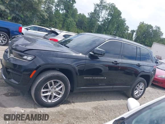 ✅ 2023 Jeep Grand Cherokee Laredo • VIN: 1C4RJHAG6P8893382 • Lot: 42943908. Listed on IAAI with 12,789 mi. Free auction sales archive from the USA and detailed vehicle history report at DreamBid. Image 14.