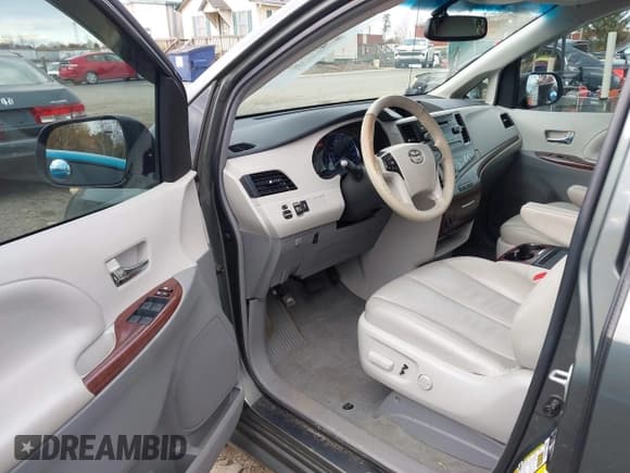 ✅ 2014 Toyota Sienna XLE • VIN: 5TDYK3DCXES436166 • Lot: 43661250. Listed on IAAI with 119,504 mi. Free auction sales archive from the USA and detailed vehicle history report at DreamBid. Image 5.