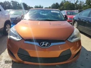 ✅ 2015 Hyundai Veloster • VIN: KMHTC6AD2FU241757 • Lot: 74210074. Wystawiony na Copart z przebiegiem 135 038 mil. Bezpłatny archiwum sprzedaży aukcyjnych z USA i szczegółowy raport historii pojazdu na DreamBid. Zdjęcie 5.