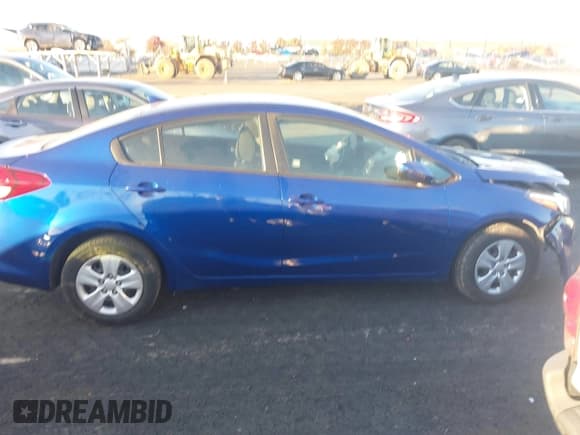 ✅ 2017 Kia Forte LX • VIN: 3KPFK4A78HE121515 • Lot: 43586469. Listed on IAAI with 141,775 mi. Free auction sales archive from the USA and detailed vehicle history report at DreamBid. Image 13.