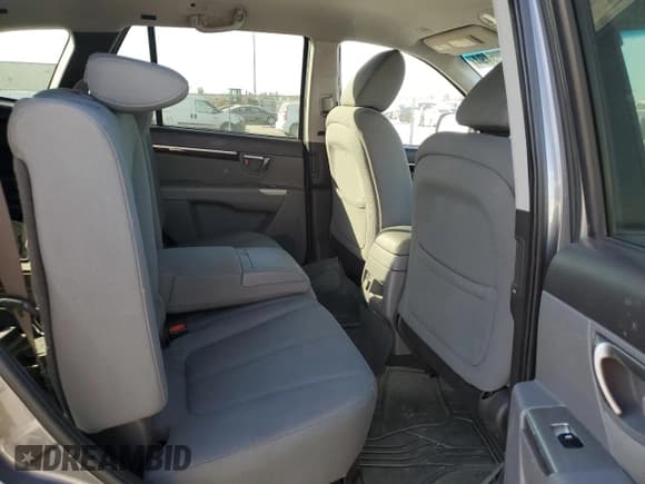 ✅ 2010 Hyundai Santa Fe GLS • VIN: 5NMSGDAB7AH365837 • Лот: 77695494. Опубликован ранее на Copart с пробегом 204 481 миль. Бесплатный доступ к архиву аукционных продаж из США и подробный отчёт об истории автомобиля на DreamBid. Изображение 11.