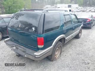 ✅ 1998 Chevrolet Blazer LS • VIN: 1GNCS13W4W2214149 • Lot: 41960319. Wystawiony na IAAI z przebiegiem 180 251 mil. Bezpłatny archiwum sprzedaży aukcyjnych z USA i szczegółowy raport historii pojazdu na DreamBid. Zdjęcie 4.