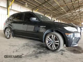 ✅ 2013 BMW X5 M • VIN: 5YMGY0C58D0C11770 • Lot: 72452824. Wystawiony na Copart z przebiegiem 131 980 mil. Bezpłatny archiwum sprzedaży aukcyjnych z USA i szczegółowy raport historii pojazdu na DreamBid. Zdjęcie 4.