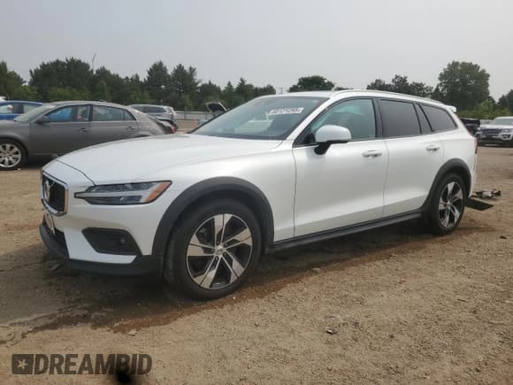 ✅ 2021 Volvo V60 • VIN: YV4102WK7M1068799 • Lot: 60121295. Wystawiony na Copart z przebiegiem 68 590 mil. Bezpłatny archiwum sprzedaży aukcyjnych z USA i szczegółowy raport historii pojazdu na DreamBid. Zdjęcie 1.
