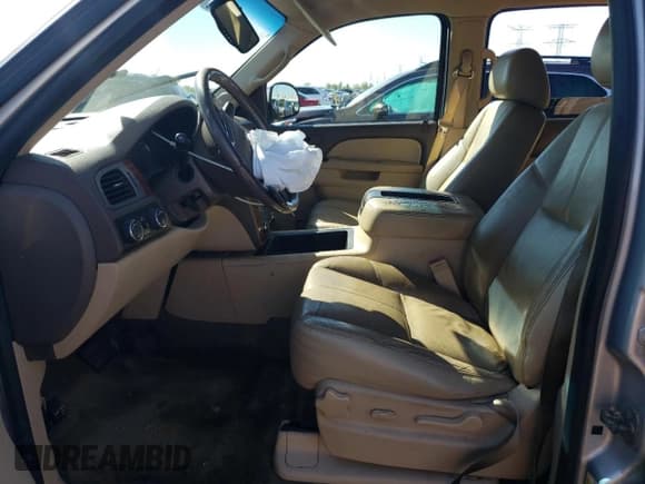 ✅ 2014 Chevrolet Suburban LT • VIN: 1GNSKJE76ER218792 • Lot: 72941234. Wystawiony na Copart z przebiegiem 265 059 mil. Bezpłatny archiwum sprzedaży aukcyjnych z USA i szczegółowy raport historii pojazdu na DreamBid. Zdjęcie 7.