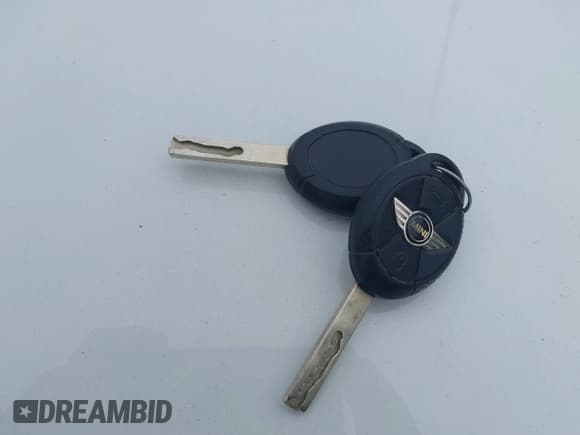 ✅ 2006 MINI Hardtop • VIN: WMWRC33576TK64005 • Lot: 42262159. Listed on IAAI with 232,211 mi. Free auction sales archive from the USA and detailed vehicle history report at DreamBid. Image 11.