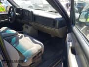 ✅ 2001 Chevrolet Suburban LS • VIN: 3GNEC16TX1G209576 • Лот: 43225664. Опубликован ранее на IAAI с пробегом Не указан. Бесплатный доступ к архиву аукционных продаж из США и подробный отчёт об истории автомобиля на DreamBid. Изображение 5.