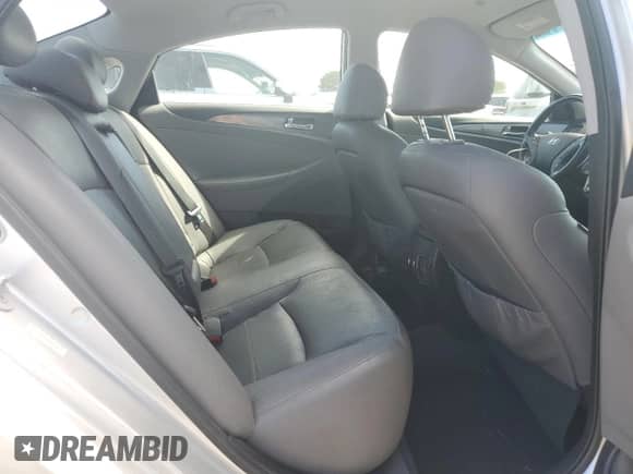 2013 Hyundai Sonata с VIN KMHEC4A40DA101475, выставлен на аукционе Copart как лот 82370555 с пробегом 78 180 миль миль и Списание • Salvage title. История ставок и продаж доступна на DreamBid. Изображение 10.