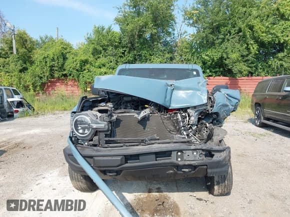 ✅ 2022 Ford Bronco • VIN: 1FMDE5BH5NLB64400 • Lot: 42919464. Wystawiony na IAAI z przebiegiem 27 360 mil. Bezpłatny archiwum sprzedaży aukcyjnych z USA i szczegółowy raport historii pojazdu na DreamBid. Zdjęcie 13.