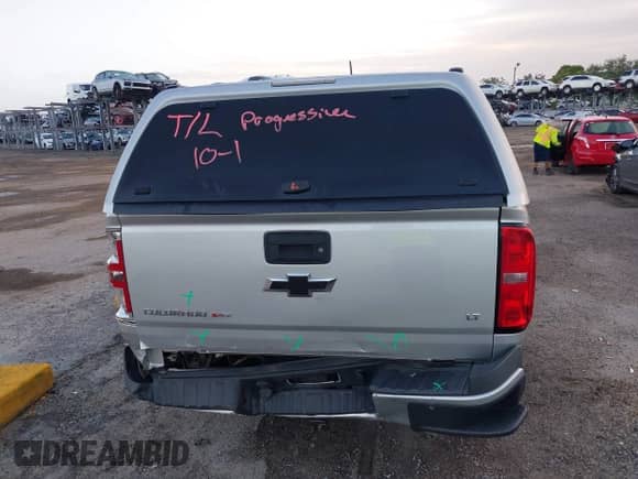 2018 Chevrolet Colorado 2WD LT z VIN 1GCGSCEN2J1229807, wystawiony jako IAAI lot #43391851 z przebiegiem 88 766 mil mil oraz . Historia ofert i sprzedaży dostępna na DreamBid. Obrazek 16.