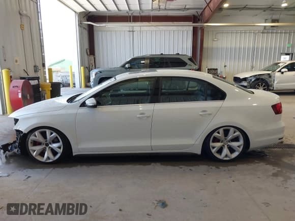 ✅ 2015 Volkswagen Jetta GLI SEL • VIN: 3VW5T7AJ3FM278231 • Lot: 42884020. Listed on IAAI with 92,704 mi. Free auction sales archive from the USA and detailed vehicle history report at DreamBid. Image 15.