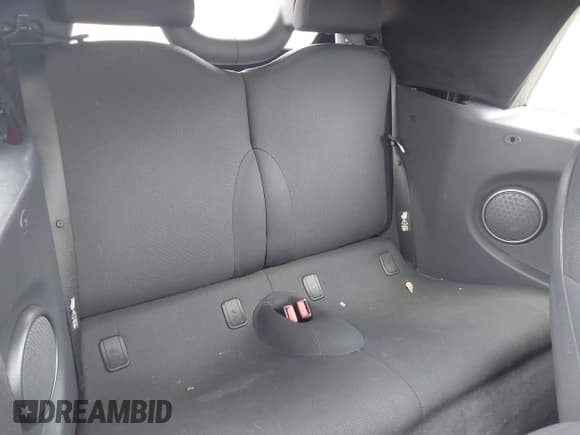 ✅ 2006 MINI Convertible • VIN: WMWRF33556TG15827 • Lot: 42512916. Wystawiony na IAAI z przebiegiem 35 468 mil. Bezpłatny archiwum sprzedaży aukcyjnych z USA i szczegółowy raport historii pojazdu na DreamBid. Zdjęcie 8.