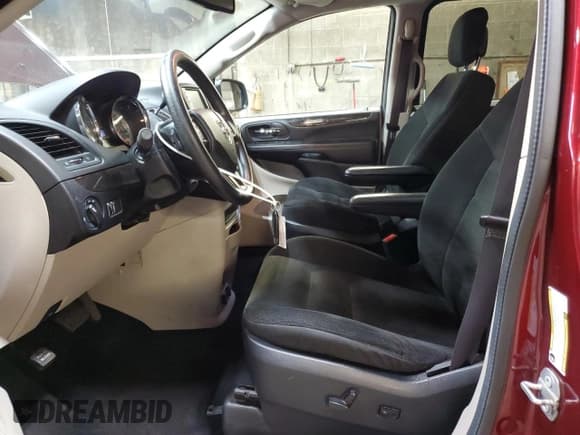 ✅ 2019 Dodge Grand Caravan SE • VIN: 2C4RDGBG9KR752268 • Lot: 91526285. Wystawiony na Copart z przebiegiem 64 926 mil. Bezpłatny archiwum sprzedaży aukcyjnych z USA i szczegółowy raport historii pojazdu na DreamBid. Zdjęcie 7.