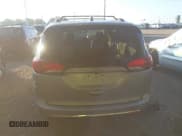 ✅ 2019 Chrysler Pacifica Touring L • VIN: 2C4RC1BG0KR539368 • Lot: 43213205. Wystawiony na IAAI z przebiegiem 114 418 mil. Bezpłatny archiwum sprzedaży aukcyjnych z USA i szczegółowy raport historii pojazdu na DreamBid. Zdjęcie 16.