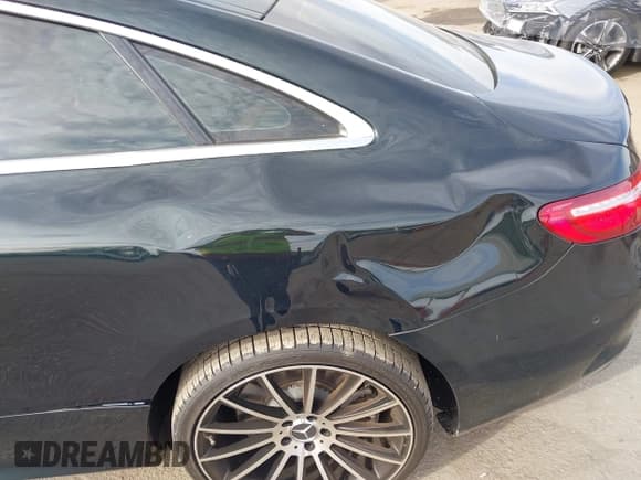 ✅ 2018 Mercedes-Benz E 400 • VIN: WDD1J6FB5JF049549 • Lot: 43656018. Listed on IAAI with 46,748 mi. Free auction sales archive from the USA and detailed vehicle history report at DreamBid. Image 6.