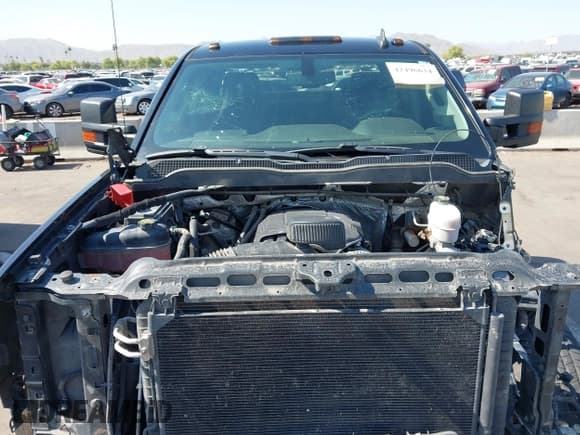 ✅ 2015 Chevrolet Silverado 2500HD LT • VIN: 1GC2KVEG2FZ548656 • Lot: 42496634. Wystawiony na IAAI z przebiegiem 248 812 mil. Bezpłatny archiwum sprzedaży aukcyjnych z USA i szczegółowy raport historii pojazdu na DreamBid. Zdjęcie 10.