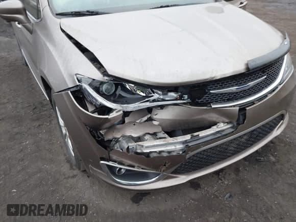 ✅ 2018 Chrysler Pacifica Touring L • VIN: 2C4RC1BGXJR274375 • Лот: 43694166. Опубликован ранее на IAAI с пробегом 114 106 миль. Бесплатный доступ к архиву аукционных продаж из США и подробный отчёт об истории автомобиля на DreamBid. Изображение 6.