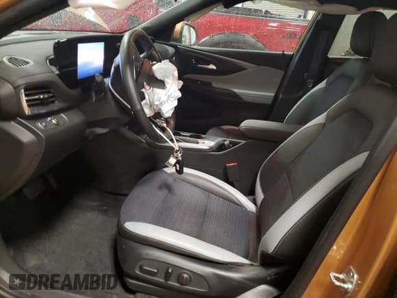 ✅ 2024 Buick Envista Preferred • VIN: KL47LAE20RB018774 • Лот: 70622275. Опубликован ранее на Copart с пробегом 20 023 миль. Бесплатный доступ к архиву аукционных продаж из США и подробный отчёт об истории автомобиля на DreamBid. Изображение 7.