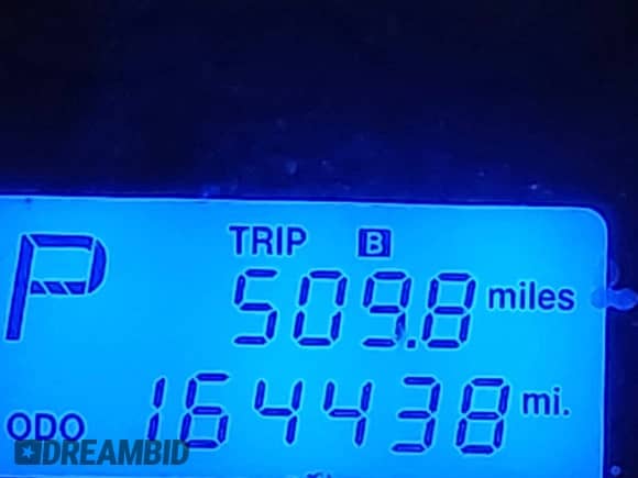 2008 Hyundai Tiburon GS z VIN KMHHM66DX8U296083, wystawiony jako IAAI lot #42611611 z przebiegiem 164 438 mil mil oraz . Historia ofert i sprzedaży dostępna na DreamBid. Obrazek 12.